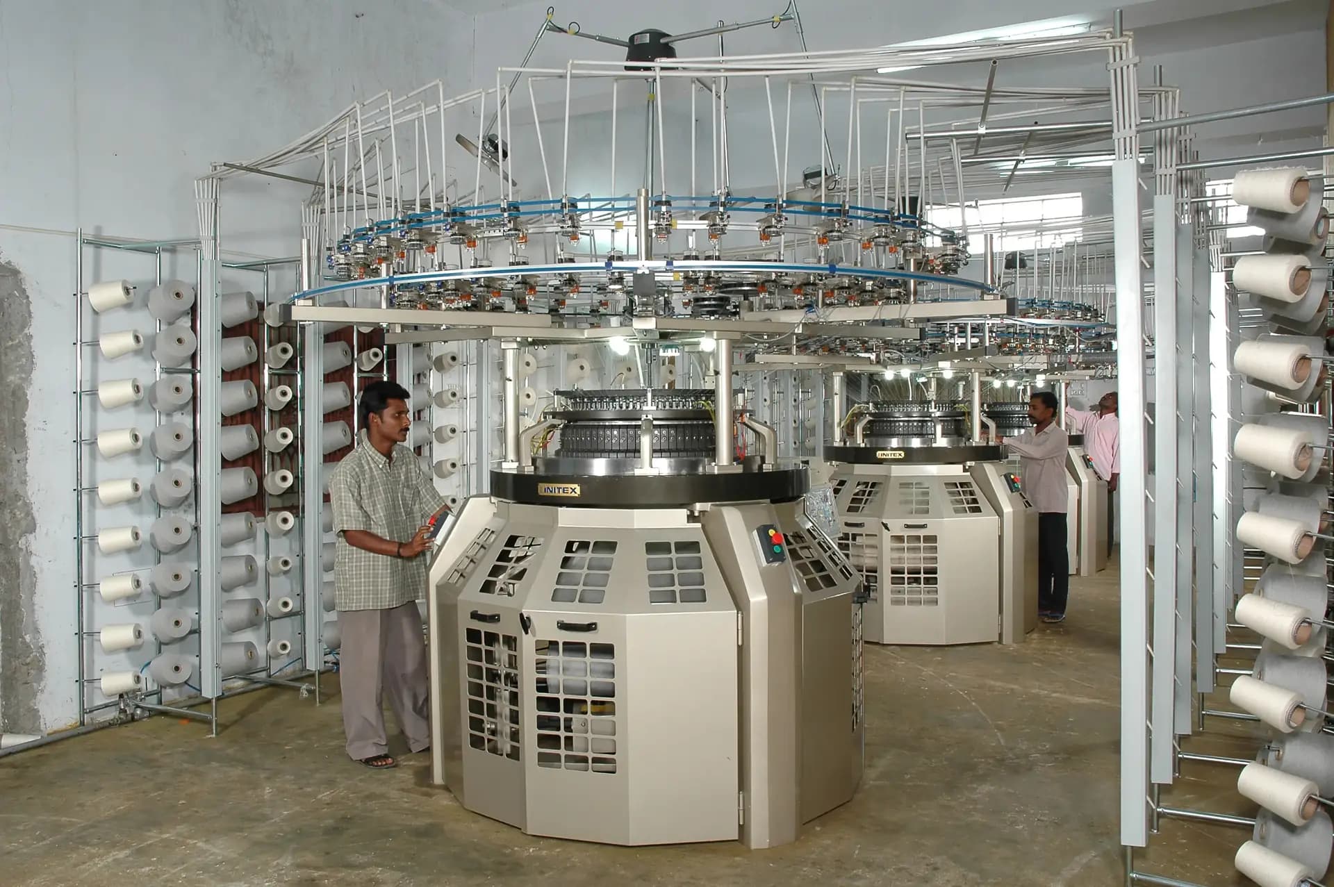 Circular knitting machine floor