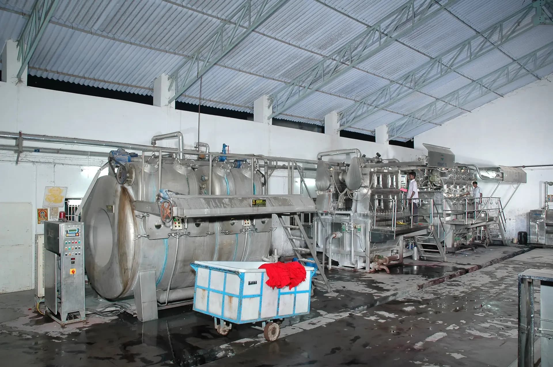 Soft-flow dyeing house